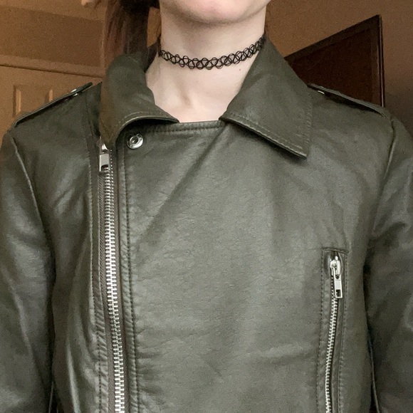 🫒 Olive Pleather Jacket - Picture 7 of 7